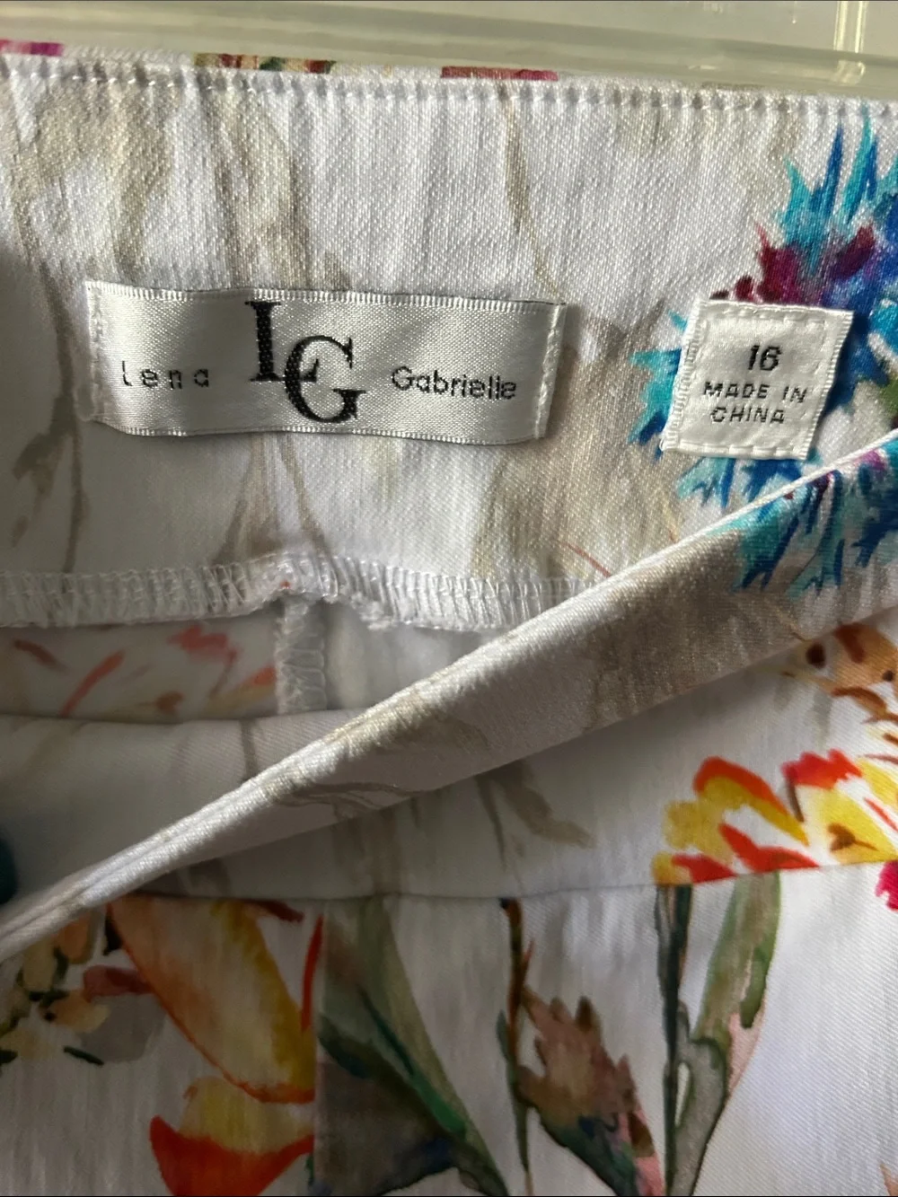 💐🫶Lena Gabrielle Floral Capri Pants Size 16 White Botanical Print Lace Hem - Picture 2 of 7
